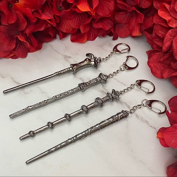 Harry Potter Hogwarts Magic Wand Keychain Charm - Picture 3 of 16